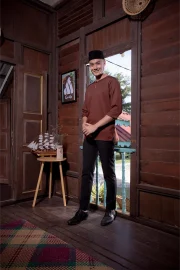 Kurta Gorilla - Rich Brown